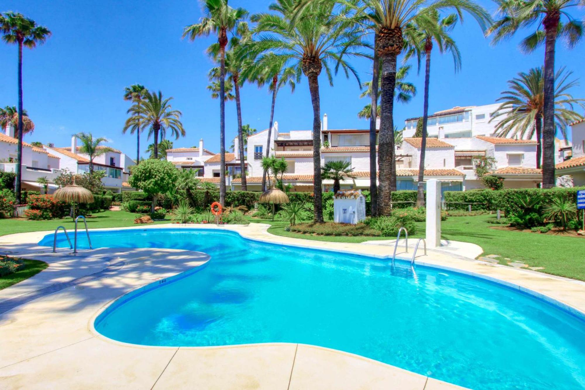 1176 Front 2 Pools Bahia Marbella