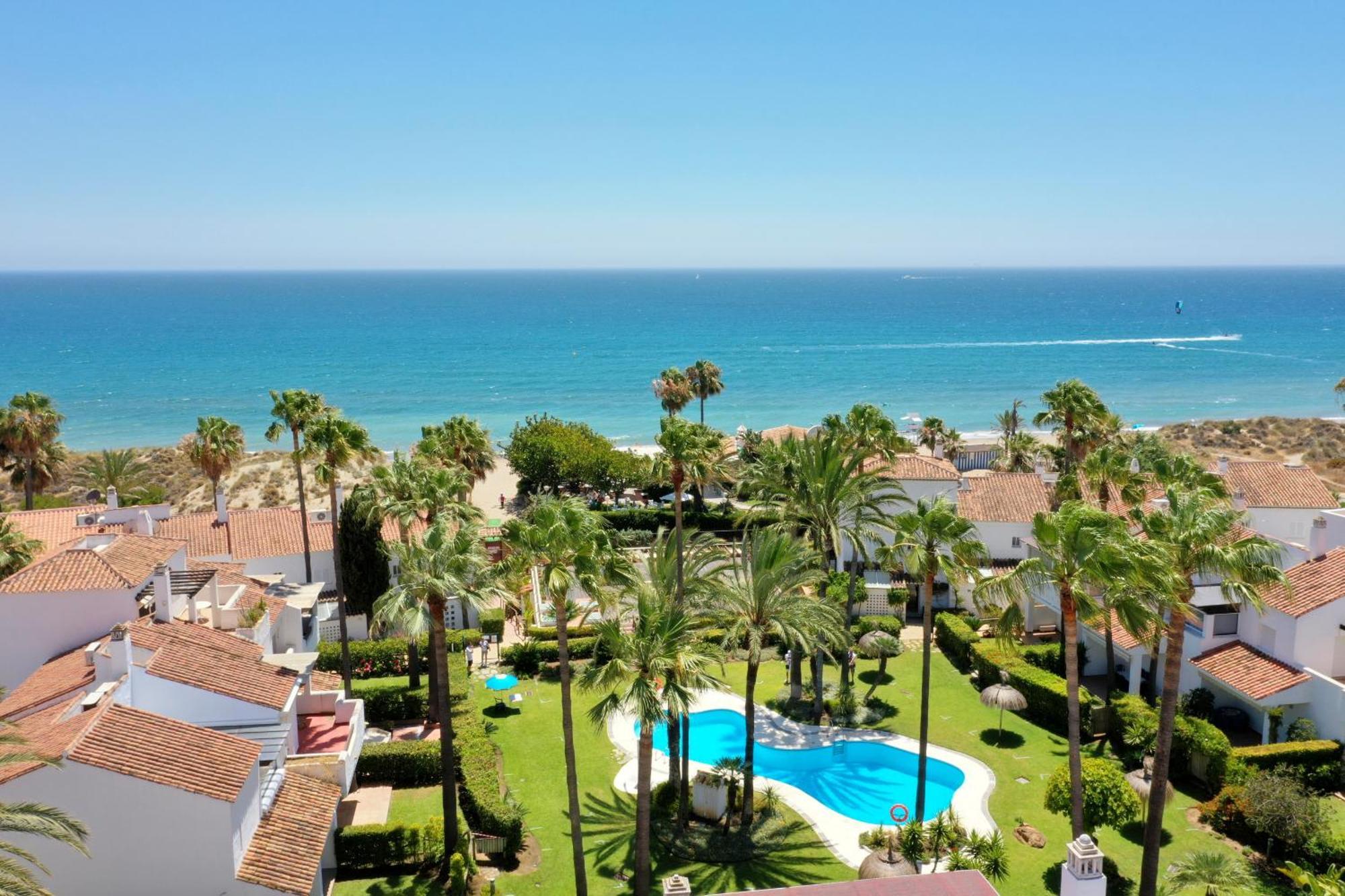 1176 Front 2 Pools Bahia *